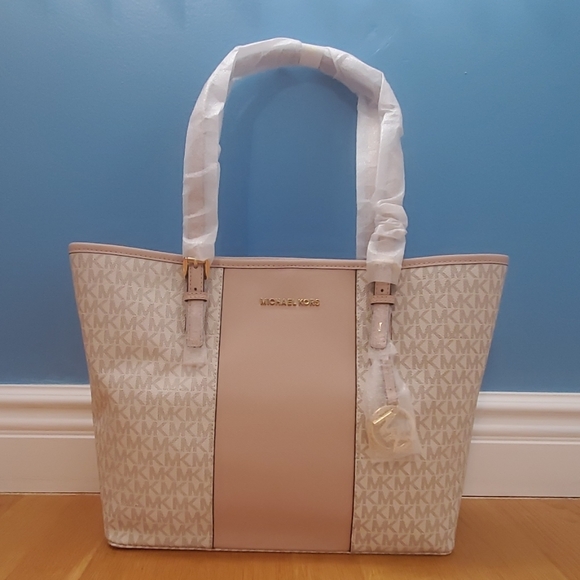 Michael Kors Handbags - Michael kors bag